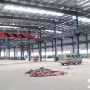 武汉开发区神龙汽车旁1280m2钢构厂房配5T行车出租