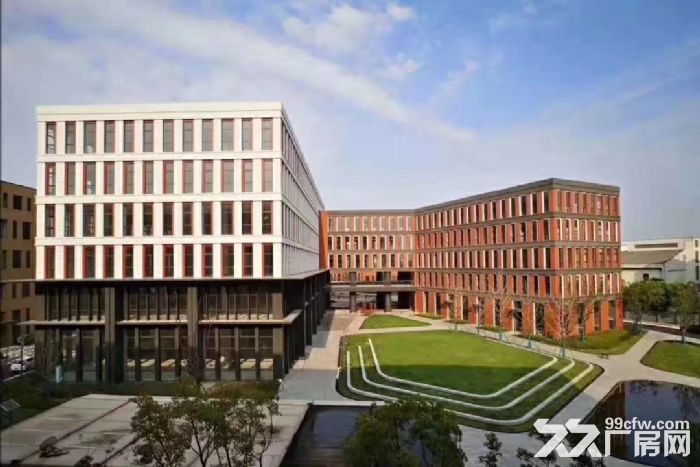 区政府旁1.5公里，地铁旁直达，员工上班方便，配食堂宿舍