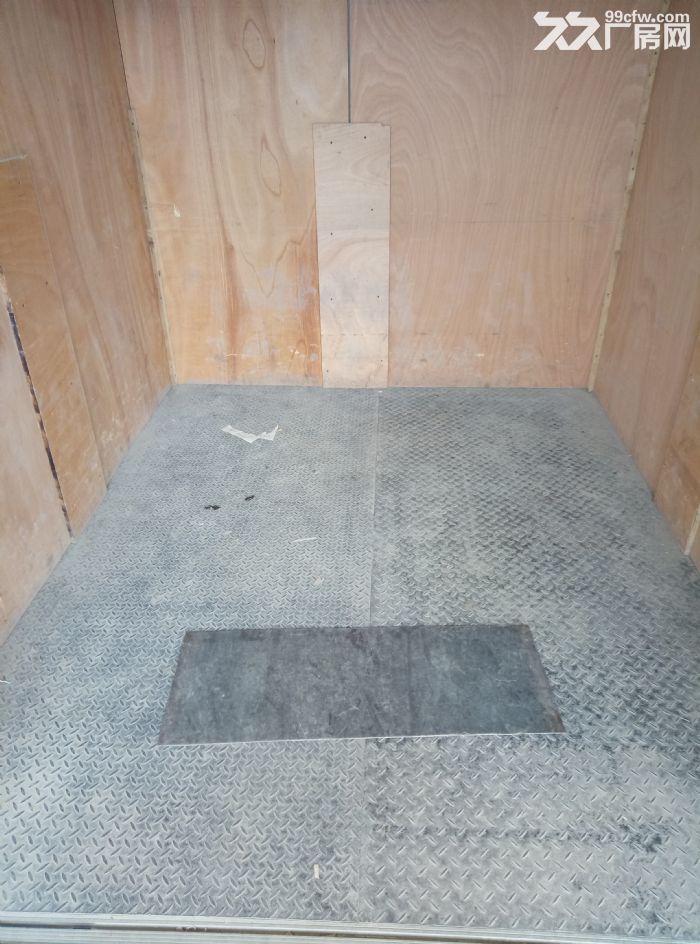 径河园区内配备3吨货梯出入方便