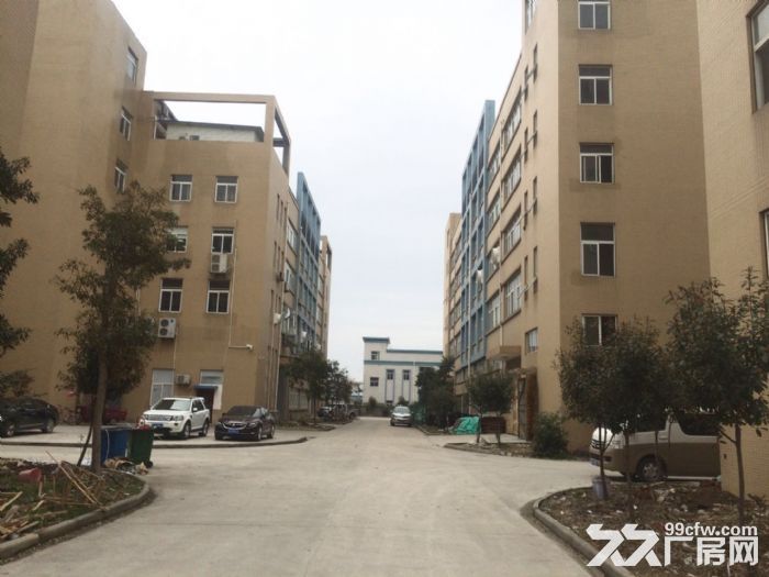 东西湖爱迪克斯工业园独门独户 二楼870平米厂房出租 带2吨货梯-图2