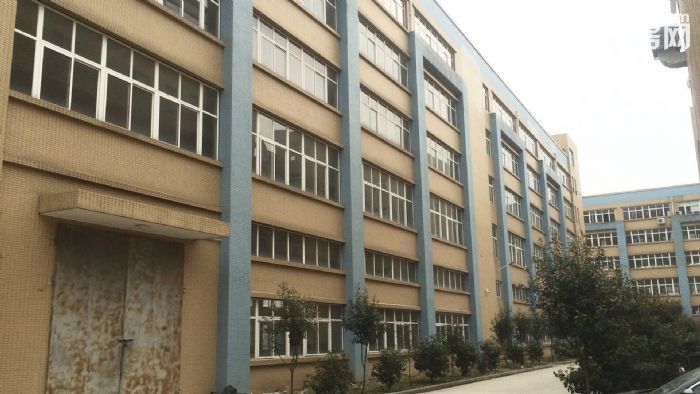 东西湖爱迪克斯工业园独门独户 二楼870平米厂房出租 带2吨货梯-图4